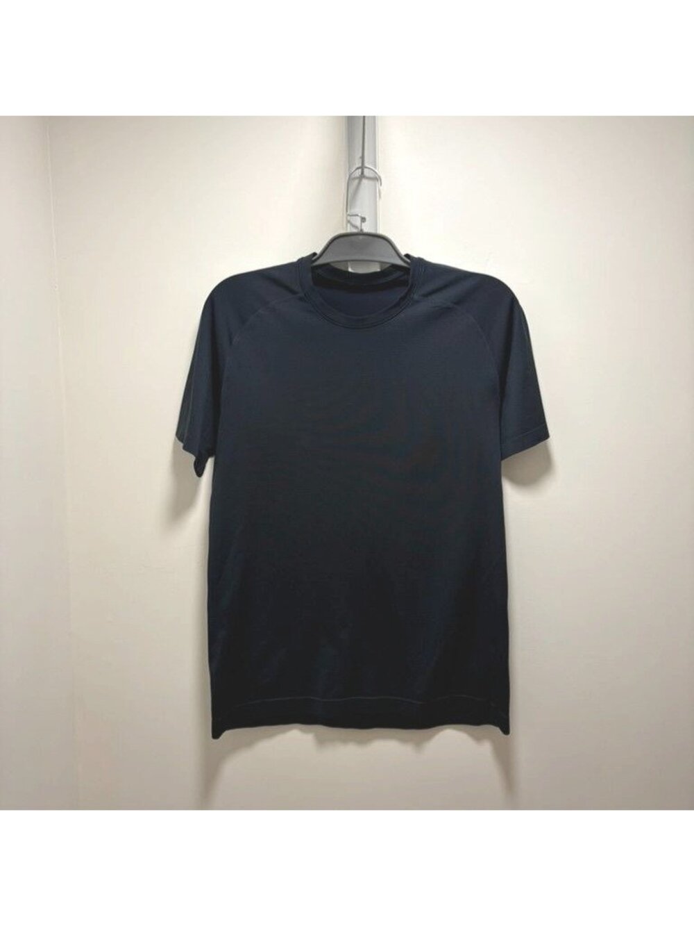 Lululemon Men’s Metal Vent Tech Short-Sleeve 2.0 – Navy Blue – Size Medium